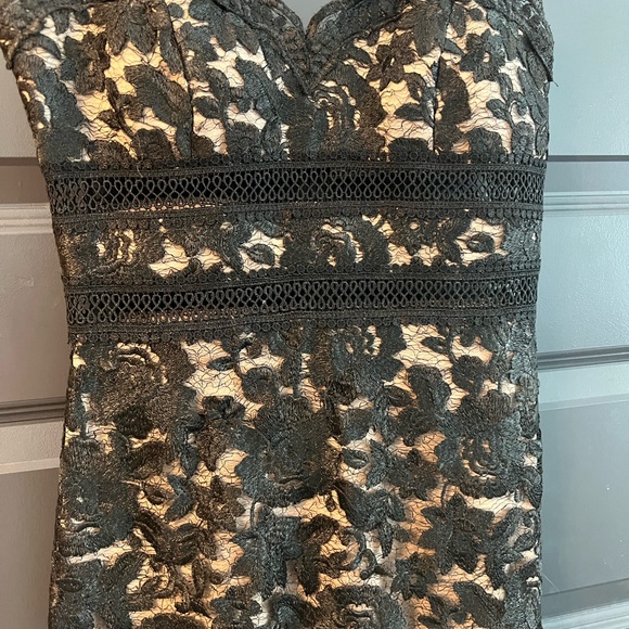 Avery G Lace Dress - Picture 6 of 8